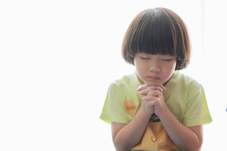 membangun iman anak, parenting rohani, anak mengenal Tuhan, aktivitas iman di rumah, tips parenting spiritual, doa bersama anak, nilai agama anak, kebiasaan baik anak